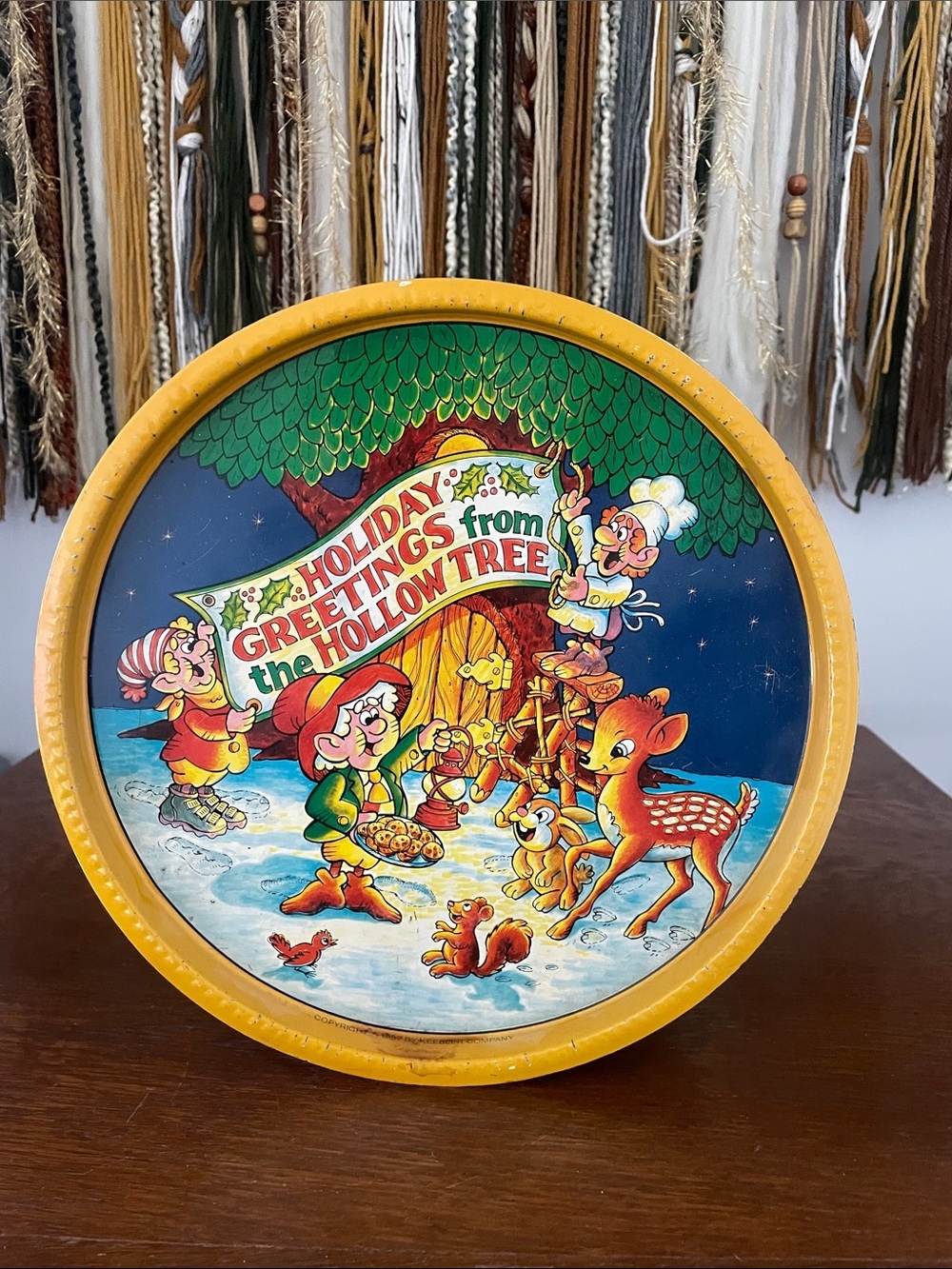 Holiday Greetings from the Hollow Tree Decorative tin - Keebler elves